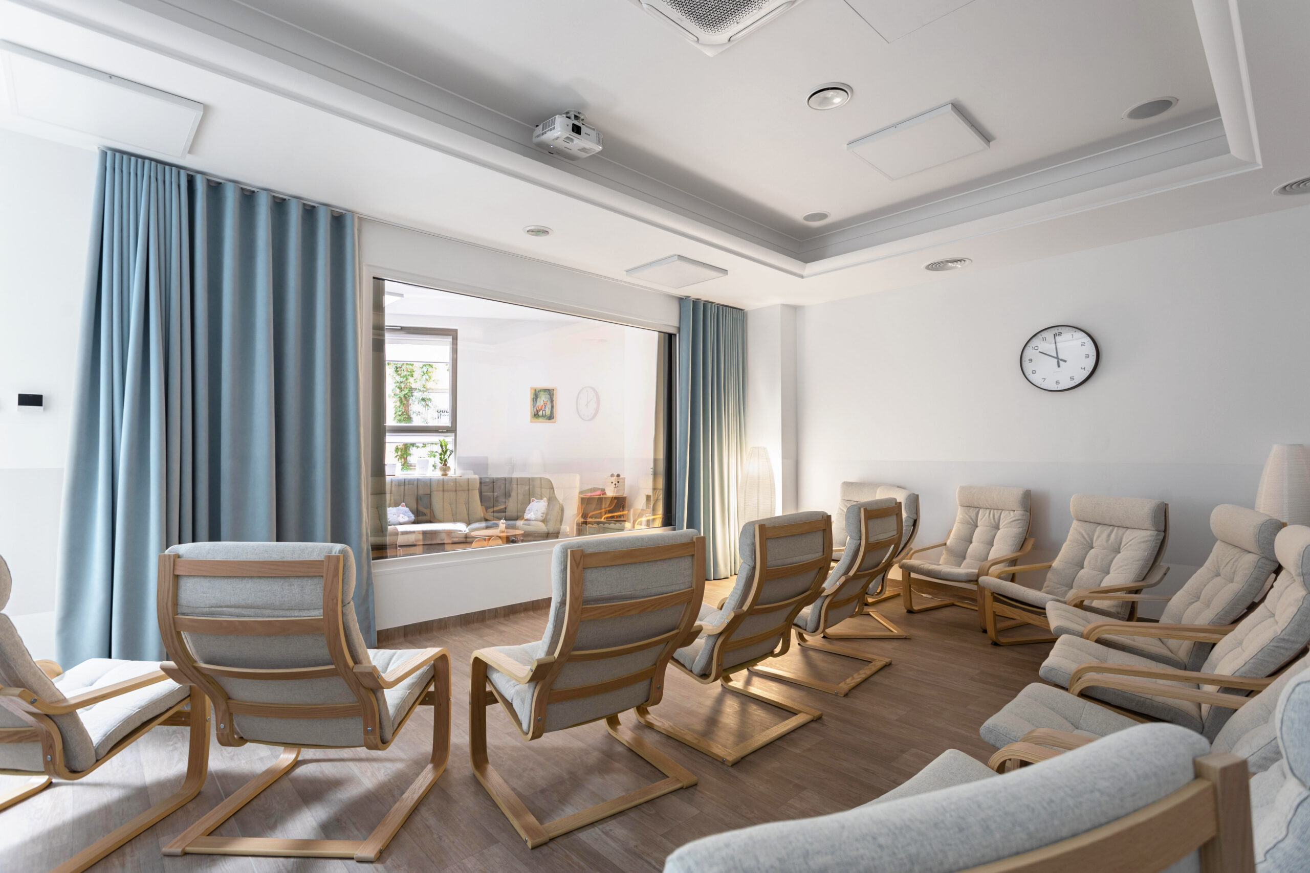 Sala do obserwacji terapii rodzin z lustrem weneckim
